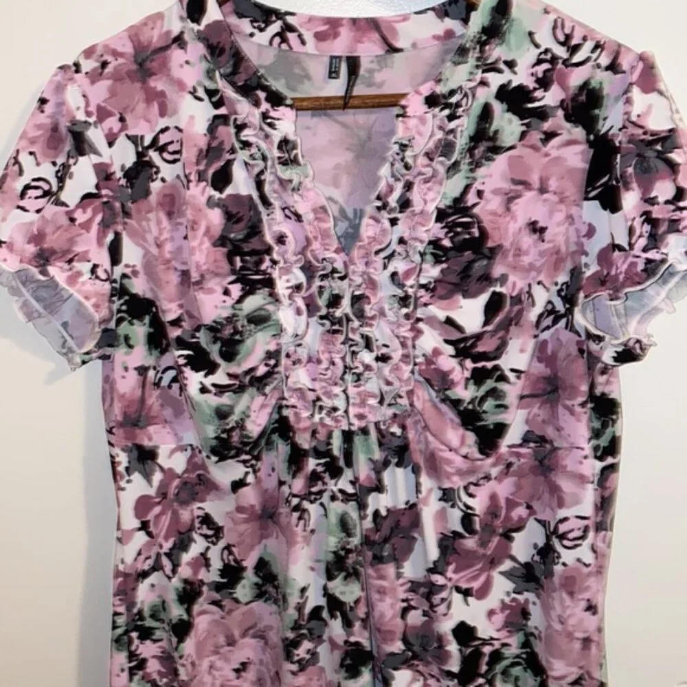 Floral Top - Picture 2 of 4